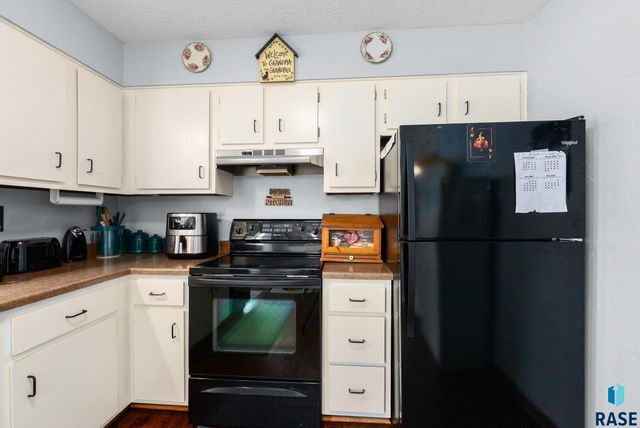 5301 S Holbrook Ave Avenue, Sioux Falls, SD 57106