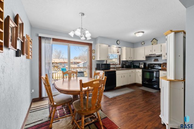 5301 S Holbrook Ave Avenue, Sioux Falls, SD 57106