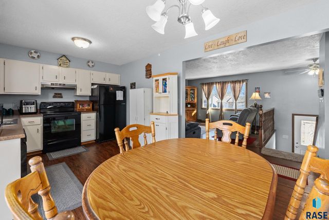 5301 S Holbrook Ave Avenue, Sioux Falls, SD 57106