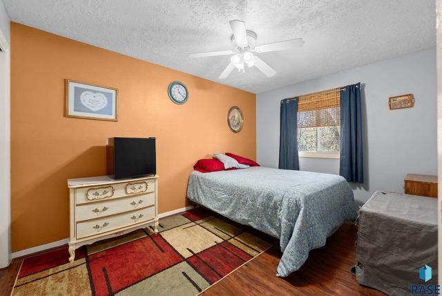 5301 S Holbrook Ave Avenue, Sioux Falls, SD 57106