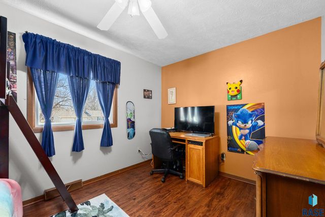 5301 S Holbrook Ave Avenue, Sioux Falls, SD 57106