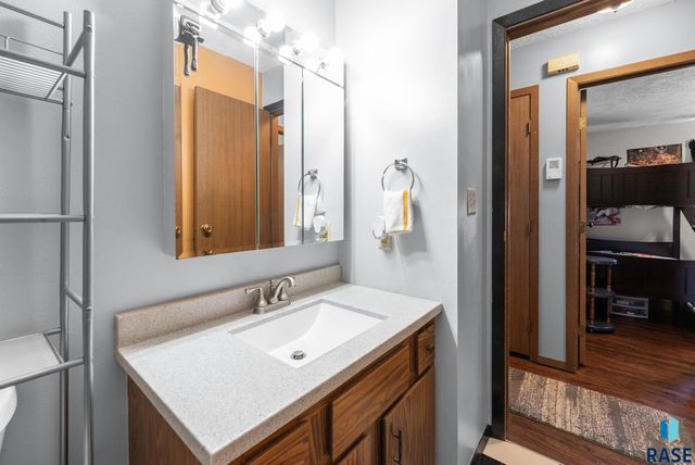 5301 S Holbrook Ave Avenue, Sioux Falls, SD 57106