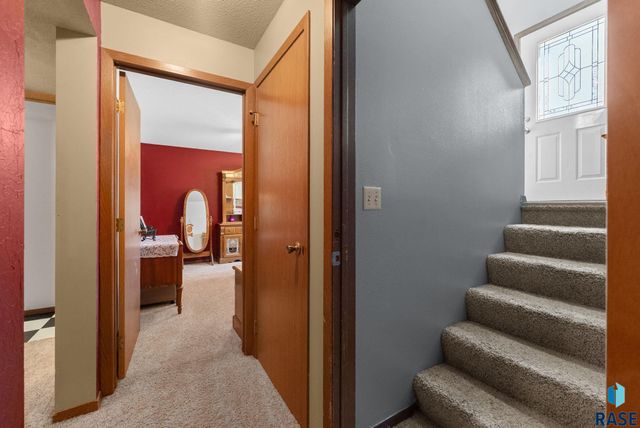 5301 S Holbrook Ave Avenue, Sioux Falls, SD 57106