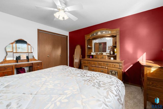 5301 S Holbrook Ave Avenue, Sioux Falls, SD 57106