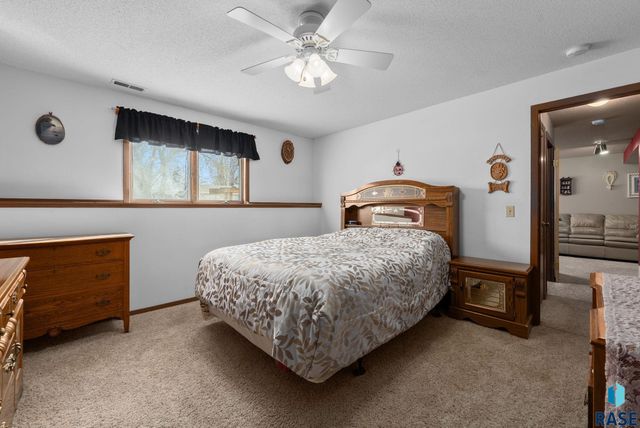 5301 S Holbrook Ave Avenue, Sioux Falls, SD 57106