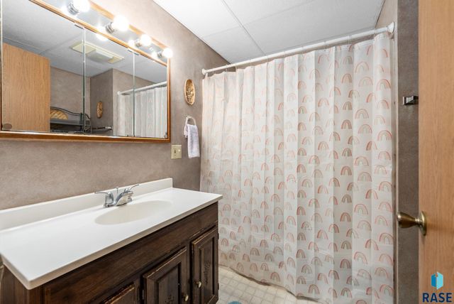 5301 S Holbrook Ave Avenue, Sioux Falls, SD 57106