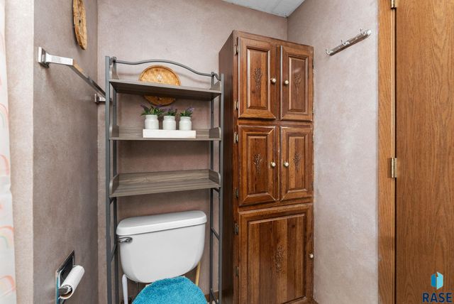 5301 S Holbrook Ave Avenue, Sioux Falls, SD 57106