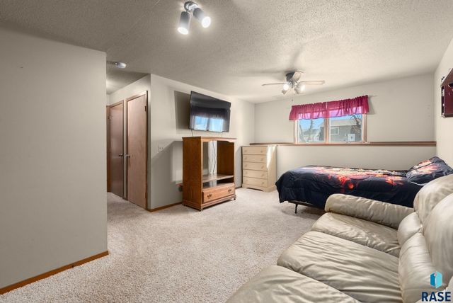 5301 S Holbrook Ave Avenue, Sioux Falls, SD 57106