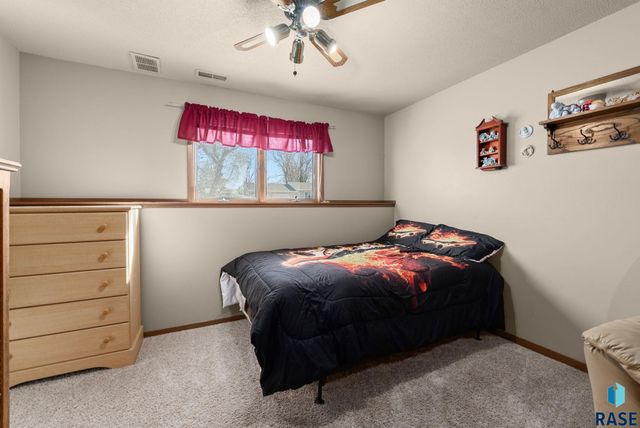 5301 S Holbrook Ave Avenue, Sioux Falls, SD 57106