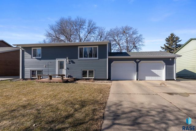 5301 S Holbrook Ave Avenue, Sioux Falls, SD 57106