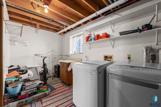 5301 S Holbrook Ave Avenue, Sioux Falls, SD 57106