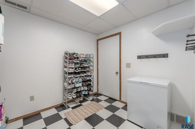 5301 S Holbrook Ave Avenue, Sioux Falls, SD 57106