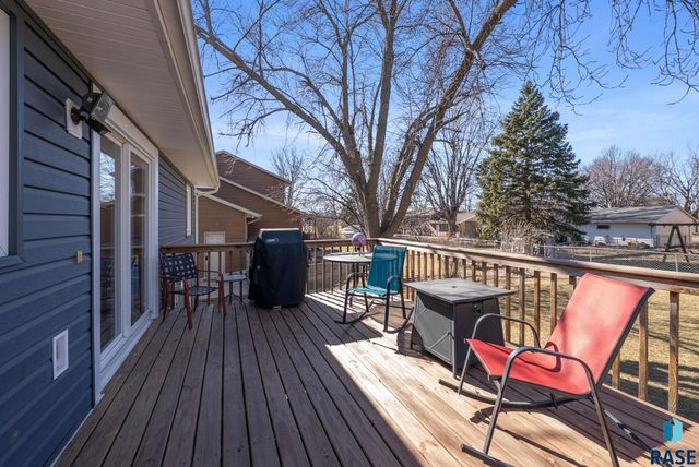 5301 S Holbrook Ave Avenue, Sioux Falls, SD 57106