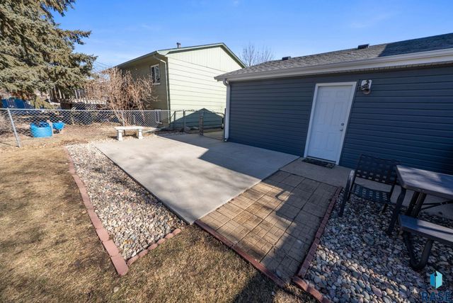 5301 S Holbrook Ave Avenue, Sioux Falls, SD 57106
