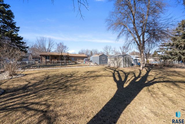 5301 S Holbrook Ave Avenue, Sioux Falls, SD 57106