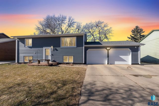 5301 S Holbrook Ave Avenue, Sioux Falls, SD 57106