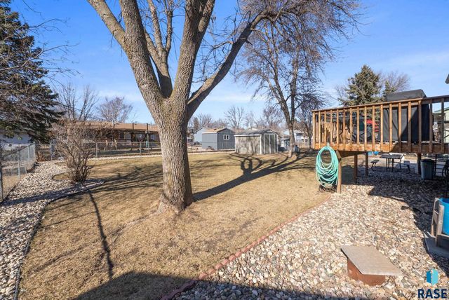 5301 S Holbrook Ave Avenue, Sioux Falls, SD 57106