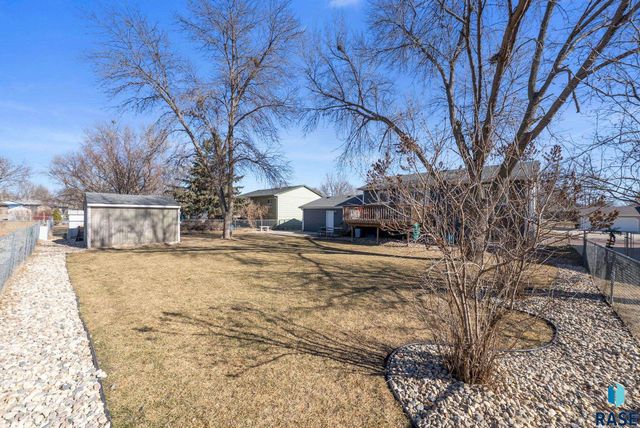5301 S Holbrook Ave Avenue, Sioux Falls, SD 57106