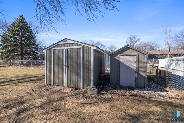 5301 S Holbrook Ave Avenue, Sioux Falls, SD 57106