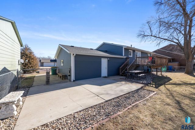 5301 S Holbrook Ave Avenue, Sioux Falls, SD 57106