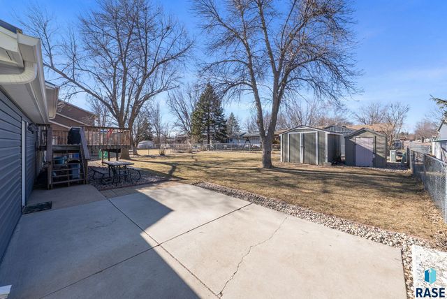 5301 S Holbrook Ave Avenue, Sioux Falls, SD 57106