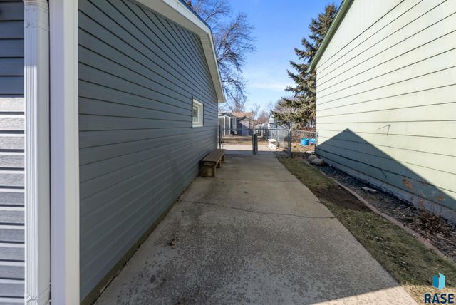 5301 S Holbrook Ave Avenue, Sioux Falls, SD 57106