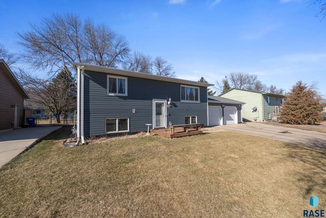 5301 S Holbrook Ave Avenue, Sioux Falls, SD 57106