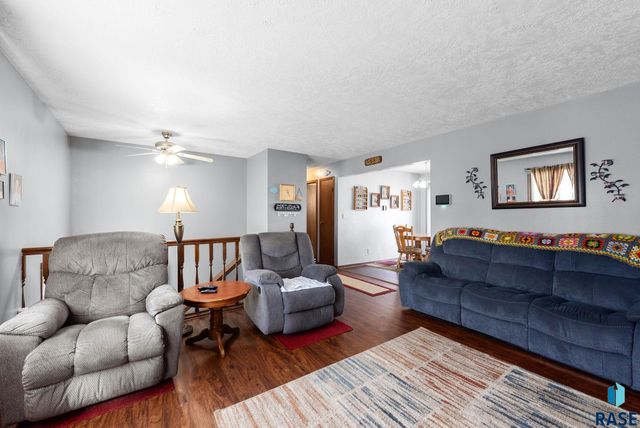 5301 S Holbrook Ave Avenue, Sioux Falls, SD 57106