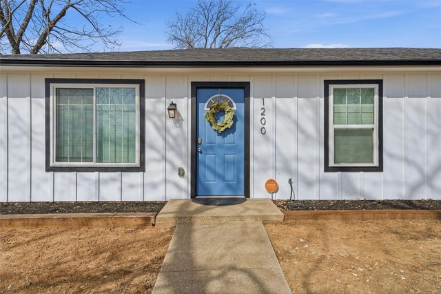 1200 N 5th Street, Waco, TX 76707