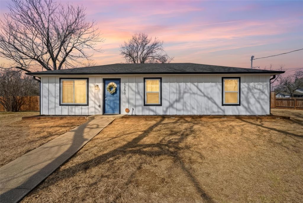 1200 N 5th Street, Waco, TX 76707
