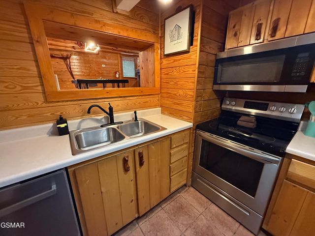 1030 E MADISON DRIVE Drive, Sevierville, TN 37876