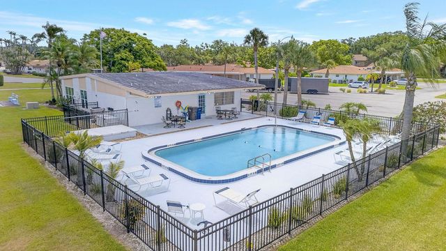 5055 LIVE OAK CIRCLE 5055, Bradenton, FL 34207