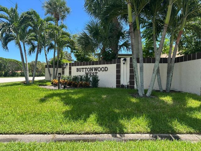 6310 TALL CYPRESS Circle, Greenacres, FL 33463