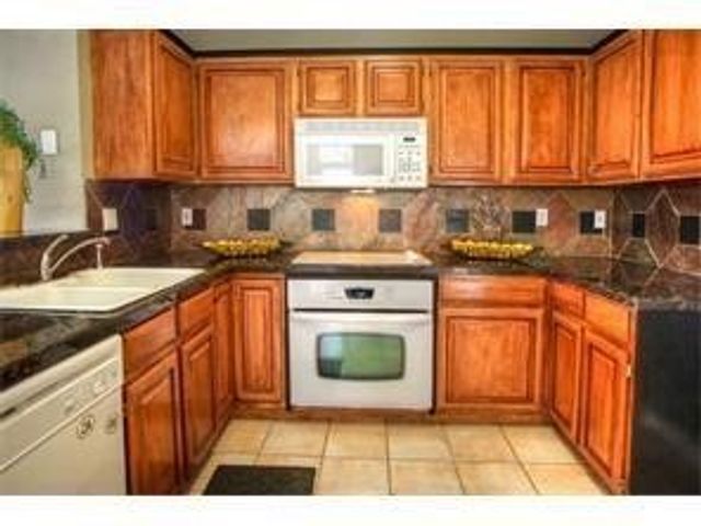 907 Canal, Irving, TX 75063
