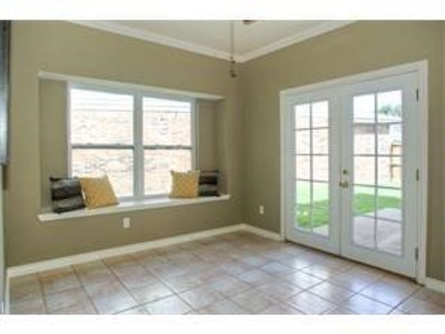907 Canal, Irving, TX 75063