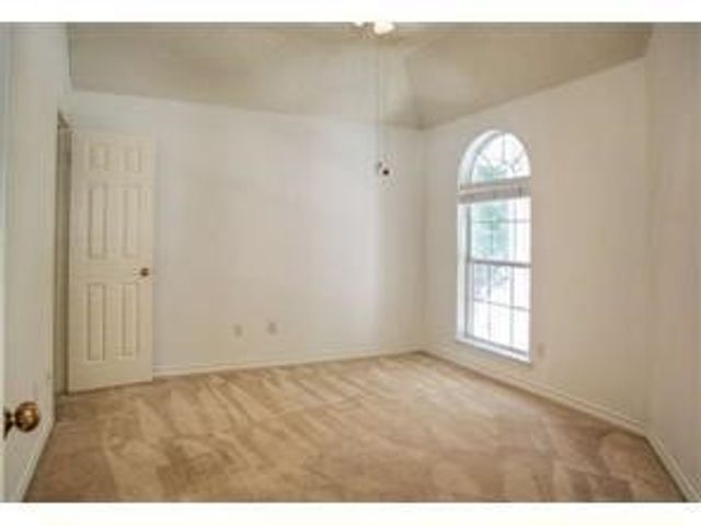 907 Canal, Irving, TX 75063