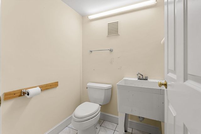 6 Davey Ln, Winchester, MA 01890