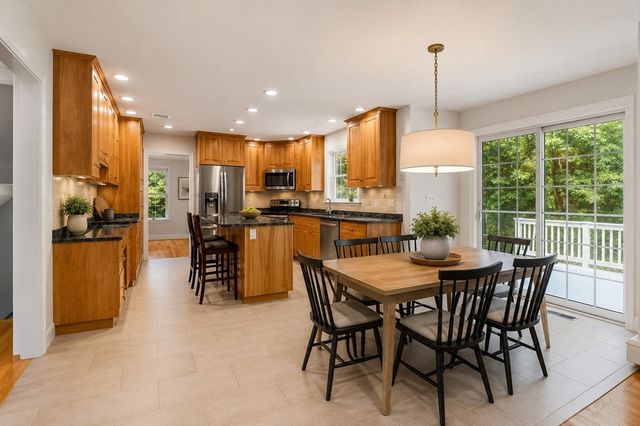 6 Davey Ln, Winchester, MA 01890