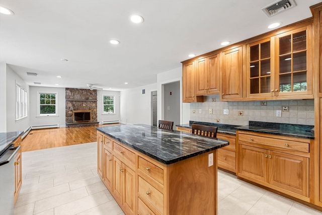 6 Davey Ln, Winchester, MA 01890