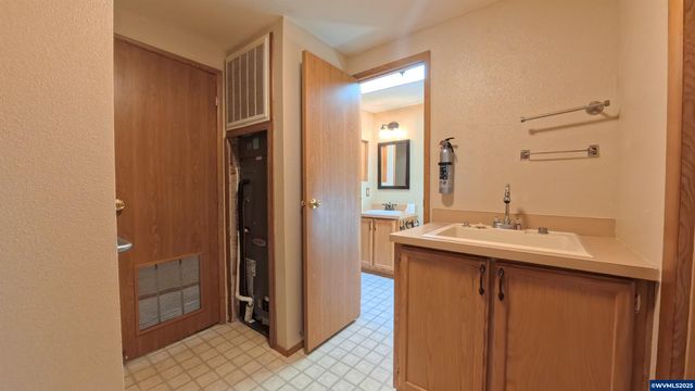 2120 Robins (#2) Ln SE 2, Salem, OR 97306
