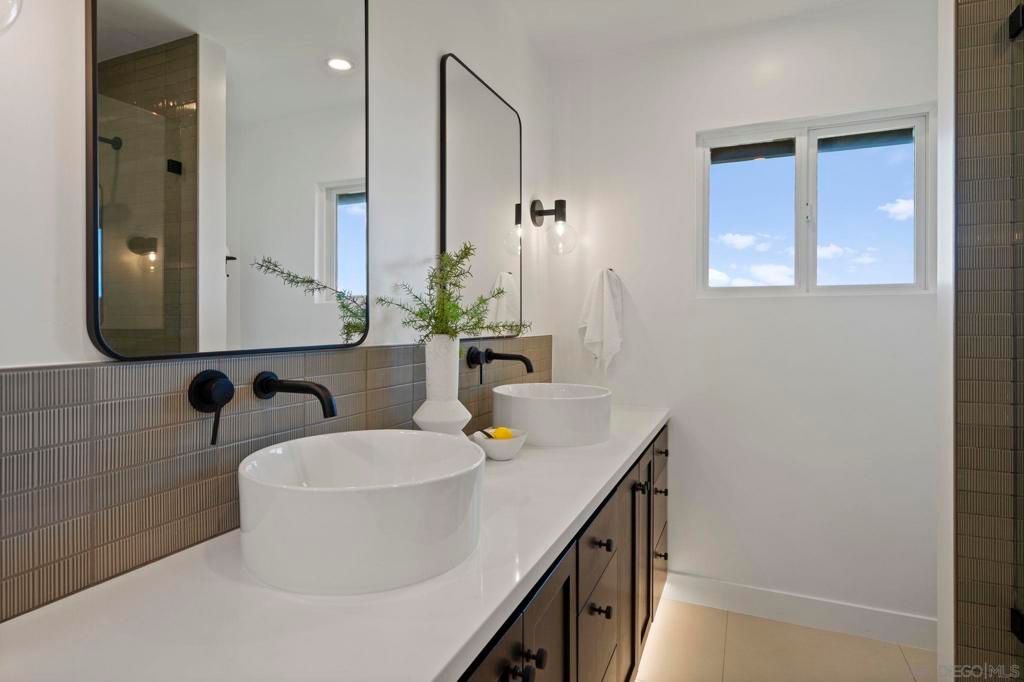 Image 13 of property listing at 11228 Constellation Dr., El Cajon, CA 92020