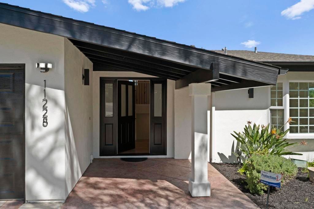 Image 3 of property listing at 11228 Constellation Dr., El Cajon, CA 92020