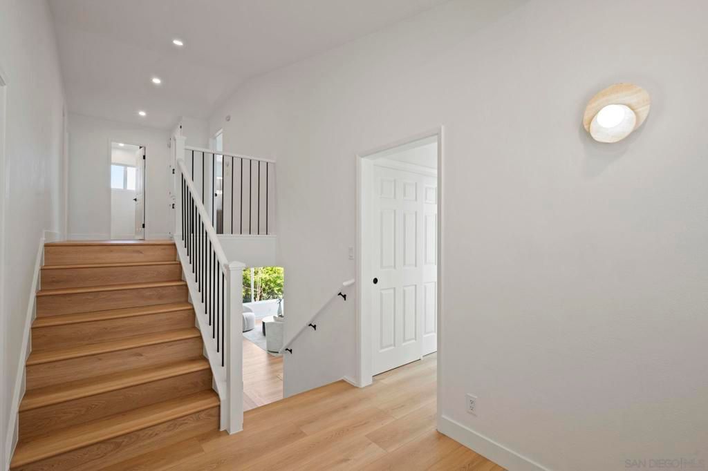 Image 4 of property listing at 11228 Constellation Dr., El Cajon, CA 92020