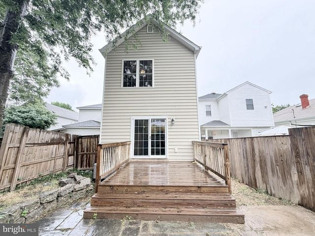 606 SHEPHERD ST, Fredericksburg, VA 22401