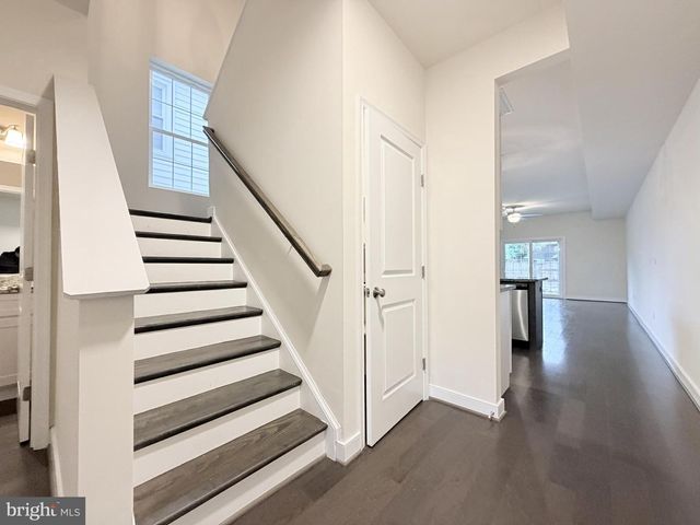 606 SHEPHERD ST, Fredericksburg, VA 22401