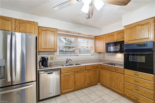 512 Kirkwood LN, Virginia Beach, VA 23452