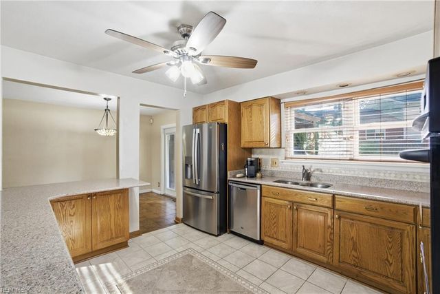 512 Kirkwood LN, Virginia Beach, VA 23452