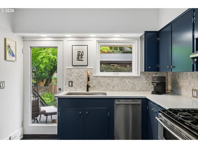 2730 Sw OLD ORCHARD Rd, Portland, OR 97201