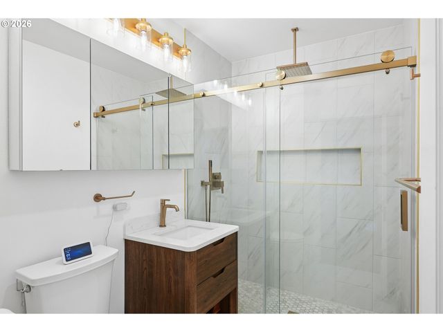 2730 Sw OLD ORCHARD Rd, Portland, OR 97201