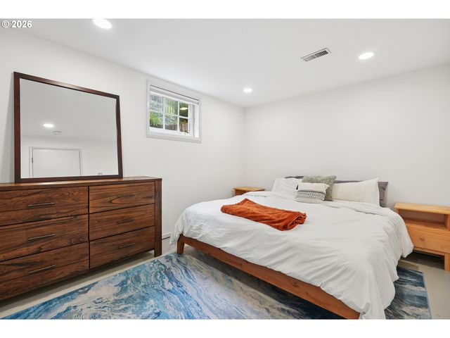 2730 Sw OLD ORCHARD Rd, Portland, OR 97201